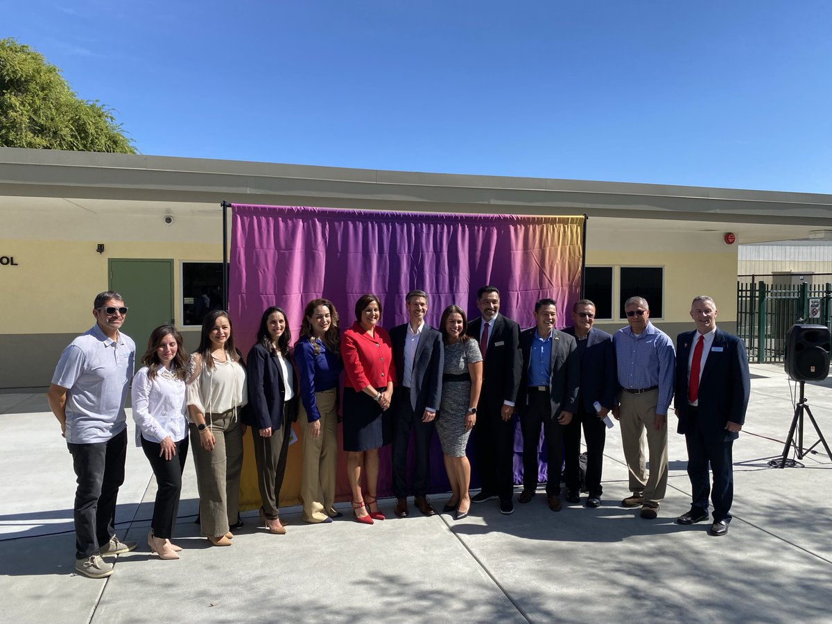 LarsonPR's tweet photo. Our partners at Teach for America California hosted a press conference last week to highlight their Ignite tutor program, which will benefit 3rd graders in the Bay Area. 

Our VP @MissMurtagh was onsite – along with a pair of future LC interns(?) – to provide support (+ snacks)! https://t.co/XwVjpMLl0k