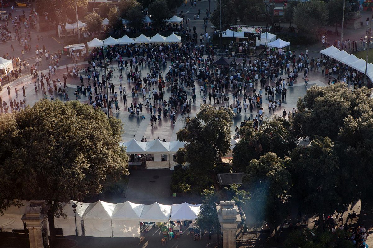 🫂 Estem molt agraïdes per tot el que va passar el passat 5 d'octubre a la V Fira Migrant ❤️‍🔥

🙌🏿 Moltíssimes gràcies a totes les persones que ens van acompanyar amb els seus projectes, les ponents, les artistes i les voluntàries. 

🇵🇸 #RegularizaciónYa 

📷 <a href="/MiradaColibri/">Mirada Colibrí</a>