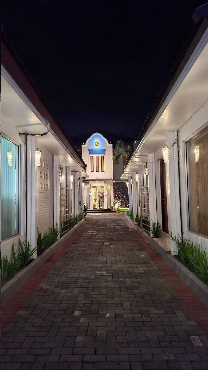Lfittt's tweet photo. Dengan harga yang ga jauh beda, aku menyarankan bobo di Kartiko Palagan Exclusive kalo ke Jogja. Under 200k udah bisa netflix n chill, kamar bersih wangi, ada air panas, deket jln besar, no horor2 vibe. Udh 2x nginep sini dpt harga 150k. Bukan hotel gede ya lebih ke homestay https://t.co/NVw6qRYPbW