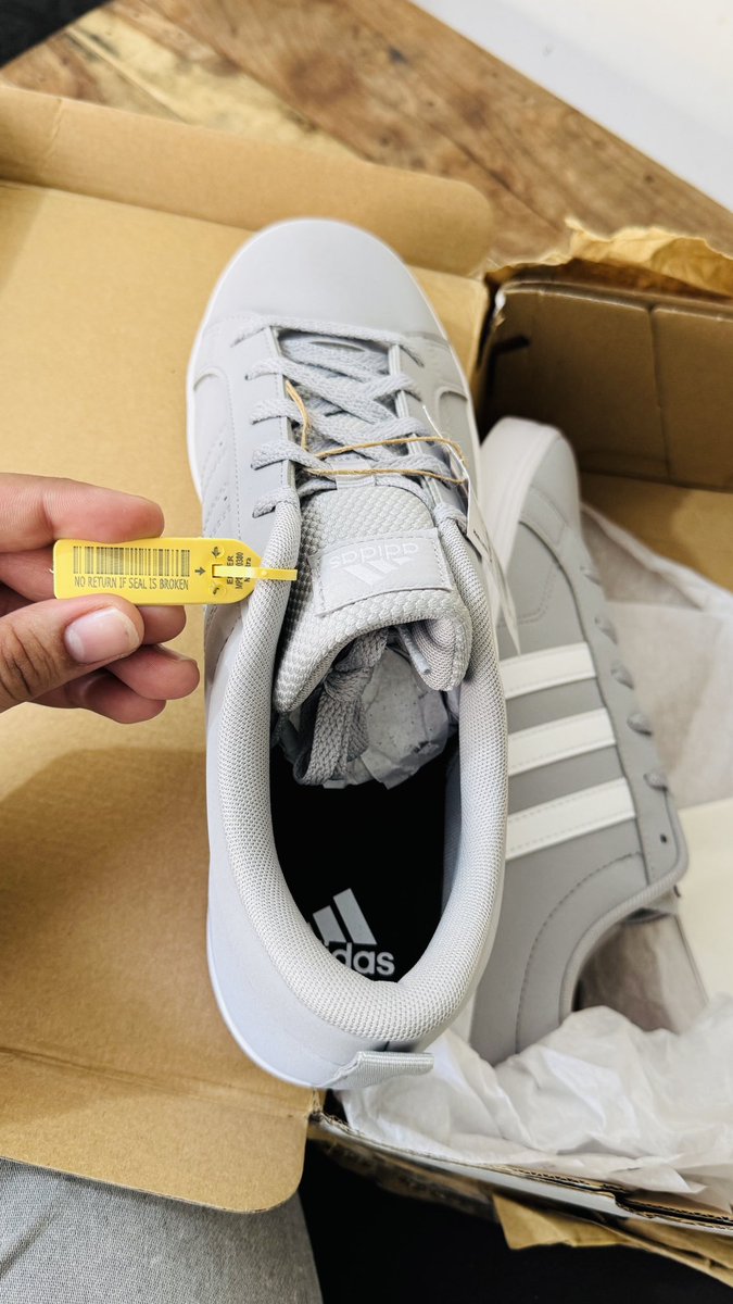 shivaverma_30's tweet photo. Hello @MyntraSupport very disappointed with your service and with customer support because I recently ordered a pair of shoes for me and I received totally wrong product/different product which I didn’t ordered and when I raise complain, they said we can’t help you in that
Help🚨 https://t.co/n07A6qo9Sb