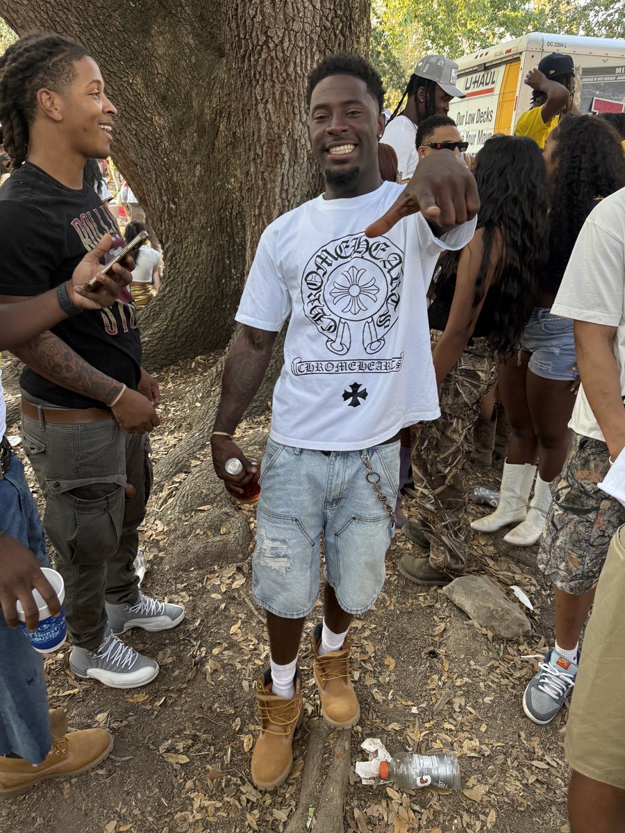 10uke_'s tweet image. 🐅🍾