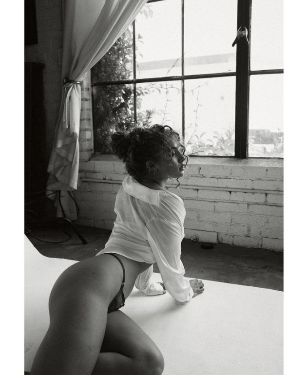 ———  ೂ
      ᅠ 
      ᅠ
       ᅠ 
      ᅠ
       ⠀ 
                                       Florecillas, buenas tardes.