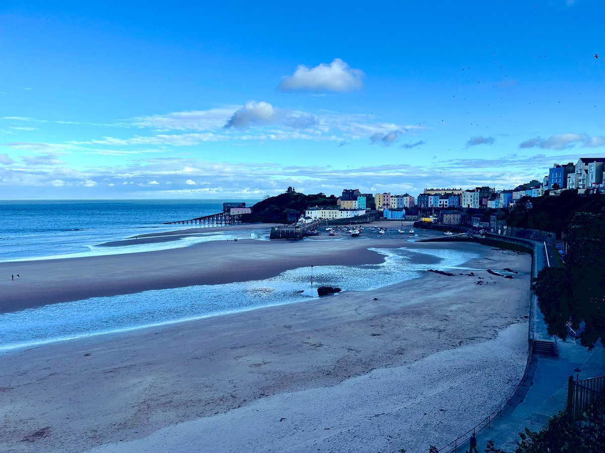 Jonnycomms's tweet photo. Back at work after a wonderful week in Pembrokeshire with @MyWeeklyEditor.

Stunning scenery, fabulous food and family fun at every turn. What a place! 

Big thanks to @coastalcottages for making it happen. Feature to come in @My_Weekly 🏴󠁧󠁢󠁷󠁬󠁳󠁿 https://t.co/0S0KMCwbGs