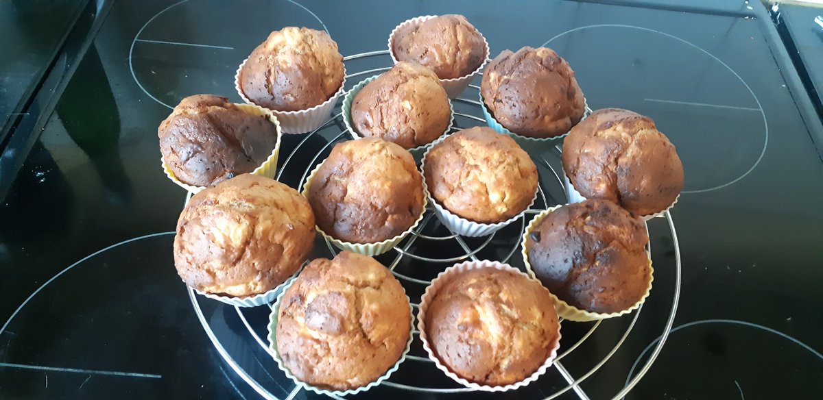 GleesonLoopykaz's tweet image. It's been a while since my last kitchen experiment, so I decided to do one today.
I present to you my Apple and Cinnamon Skyr Muffins. 😊
#BakingTwitter