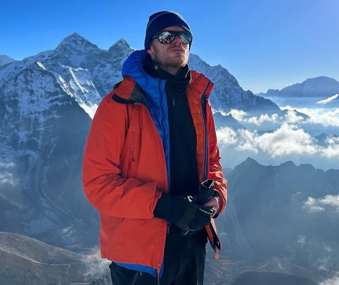 Pawbeats to prze chuj - rusza na niezdobyty dotąd przez nikogo szczyt Sherson Peak. 

✔️ 6432 m n.p.m. 
✔️ nie będzie używał dodatkowego tlenu z butli, zwierząt do transportu + sprzątnie śmieci po sobie 
✔️ jeśli uda mu się wejść i być 1 zdobywcą - może nadać szczytowi nazwę.