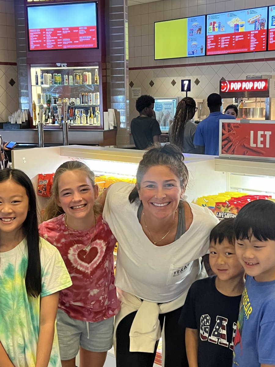 When your kids “know you by your voice” when you’re hollering at your own kiddo on a student/staff holiday! Love my bengals #bengalpride <a href="/BryantElem/">Bryant Elementary</a>