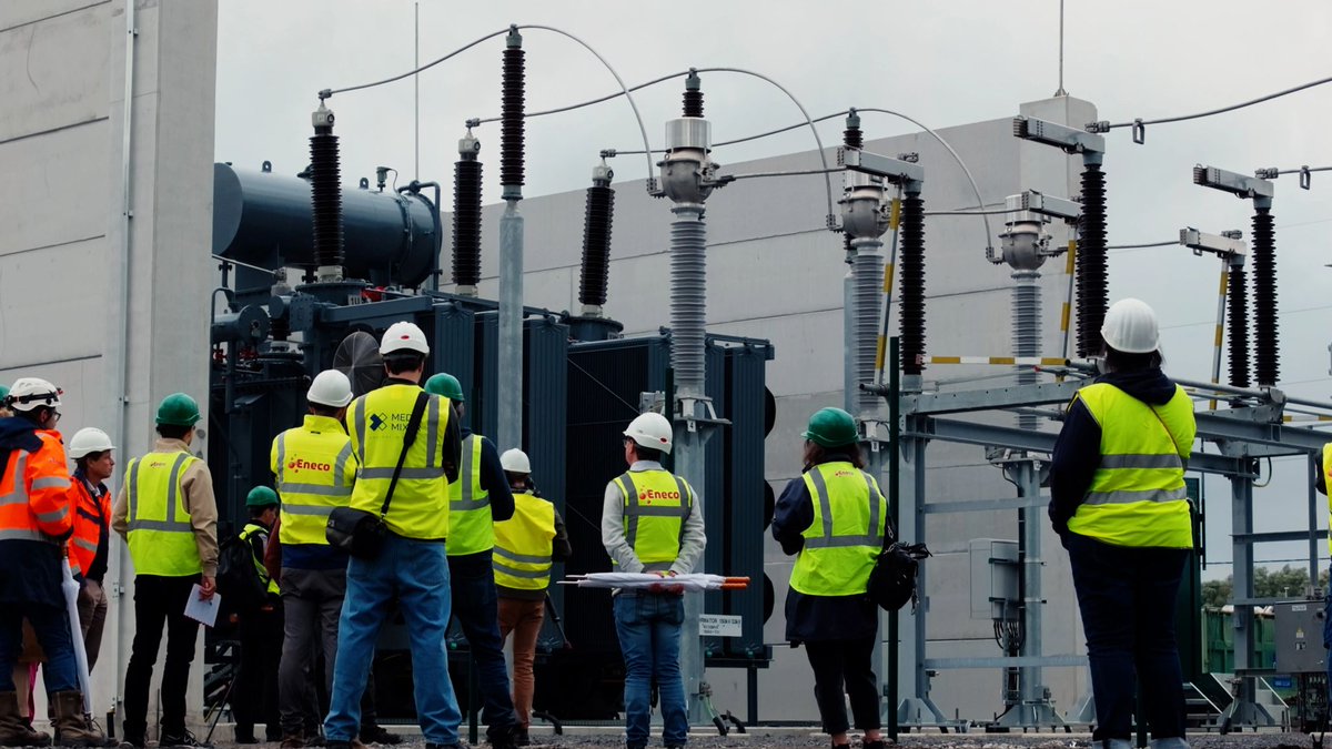 ajtourville's tweet photo. NEWS: @TeslaEnergy site comprised of 53 Megapacks is now energized in Ville-sur-Haine, Belgium 🇧🇪

Belgium's biggest battery (200 MWh and 50 MW) has completed its 3-day energization procedure – Site is fully operational, less than one year after the first shovel hit the ground. https://t.co/EpeyAtoWSD