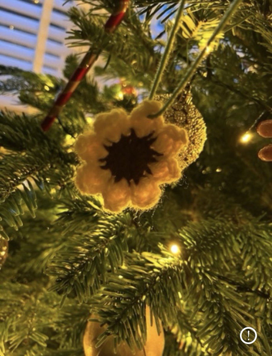Charity Christmas Tree 🎄 Decorations supporting #BloodCancer charities <a href="/bloodcancer_uk/">Blood Cancer UK</a>  @agifttolift &amp; <a href="/CureLeukaemia/">Cure Leukaemia</a> 
£5 each for a cute handmade sunflower tree decoration- 100% to charities. Message to order- will post for small £