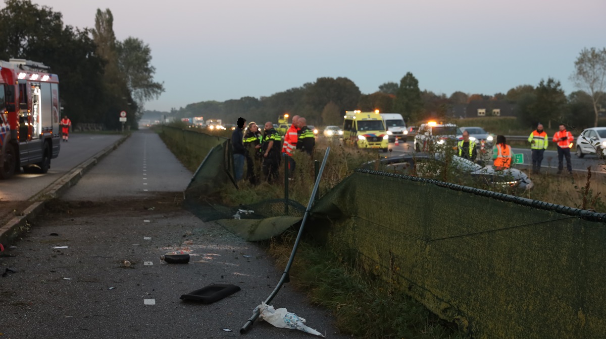 Ongeval op A50 veroorzaakt flinke ravage