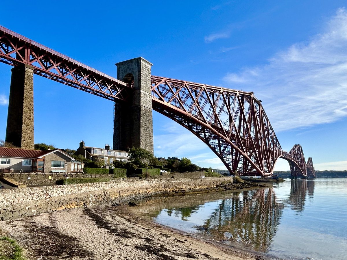 DavidRobb22's tweet photo. A wee #ForthWatch treat after a cycle trip to sunny North Queensferry ☀️ https://t.co/dx6s6rWZOY