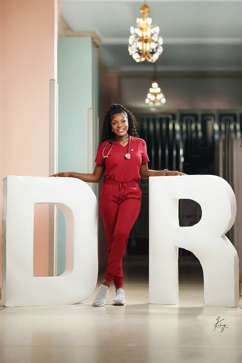 _okaija's tweet image. DR. (MED) BETTY NAA NAAKI OKAIJA-WELBECK!
And God has been glorified!❤️