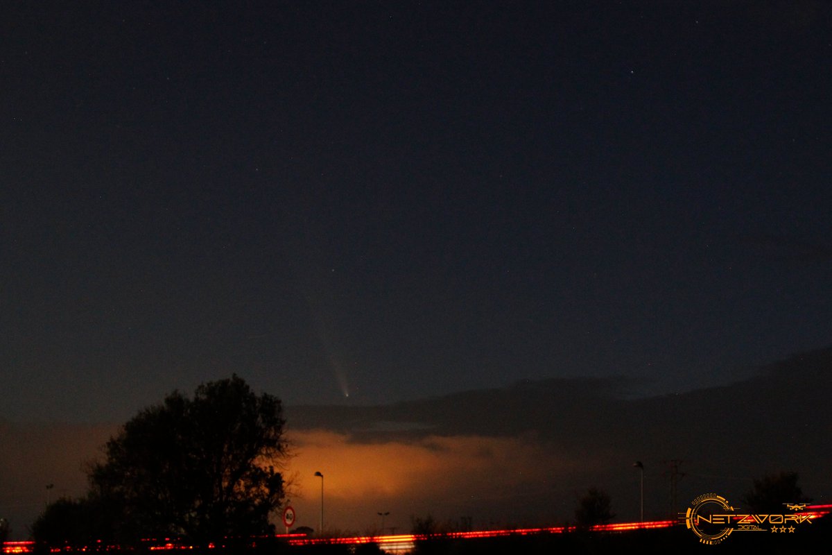 Amb un 0 % d'edició fotogràfica diumenge a la posta, vam poder pessigar el cometa del segle, des de l'Aldea, el Cometa C/2023 A3 (Tsuchinshan-ATLAS), una joia que no s'aproximarà a la terra mai més, una ocasió única que ha costat deixar-se caçar #comet #tsuchinshanatlas .