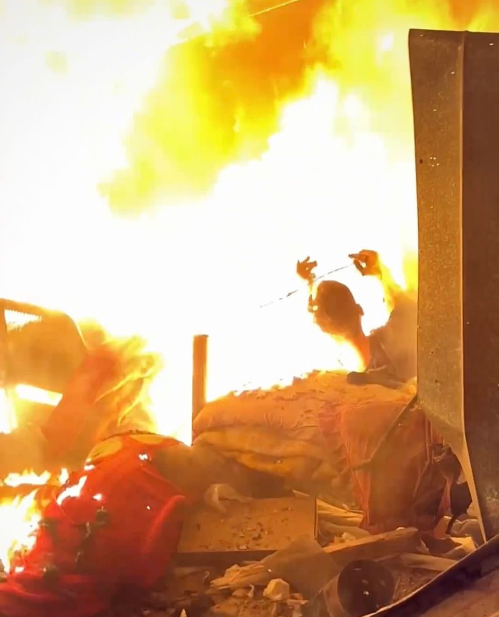 tftxr's tweet image. لا يُوجد مكان لإحتواء كل هذا إلا جهنم .

اللَهم إنّا نعوذ بك من العجز والقهر . اللَهم نستودعك فلسطين وكل أهالي غزّة فانصرهم واحفظهم بعينك التي لا تنام ، واربط على قلوبهم وأمدهم بجُندك وانزل عليهم سكينتك وسخر لهم الأرض ومن عليها يارب 💔.