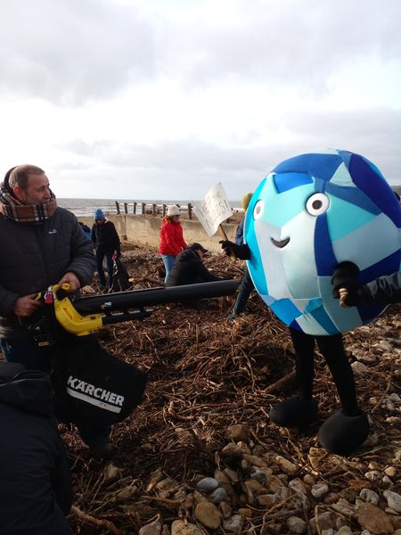CharmouthHCC's tweet image. Join us on Sunday 27th October at 10am for our big 40th beach clean &amp;amp; scavenger hunt in conjunction with Clean Jurassic Coast!
Could you discover a mermaid on the scavenger hunt?  charmouth.org/chcc/40thanniv…