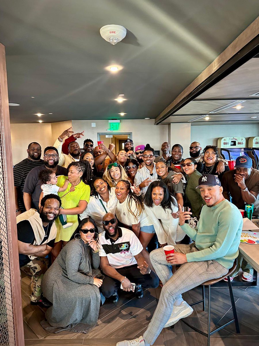 BIG QUEENS 🇯🇲 tweet media