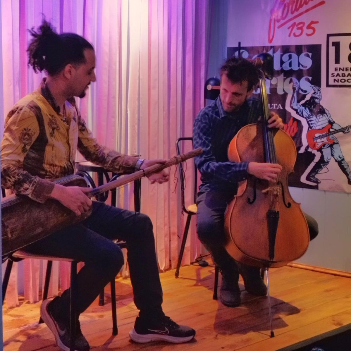 Increíble el inicio de la 4 temporada del Open Mic el pasado Domingo.
Pondré por aquí un par de videos cuando vaya liberando el carrete!