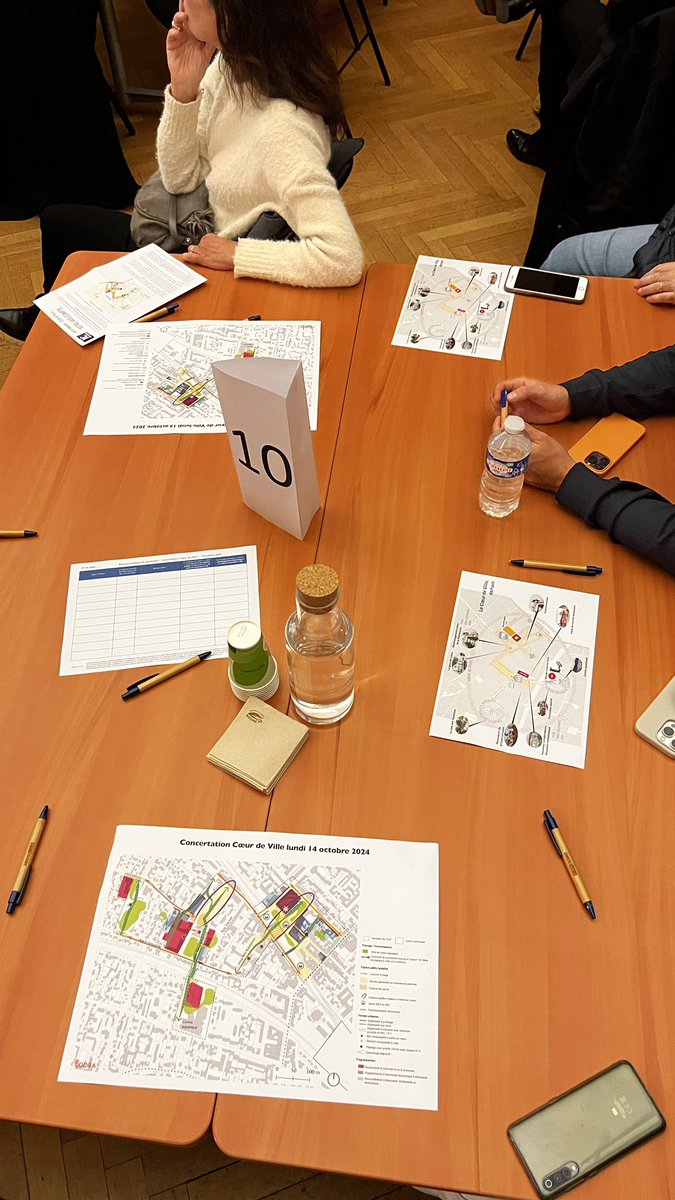 📅 Réunion de lancement de la concertation sur l’avenir du « Cœur de ville » de Bois-Colombes.
 
💬 Prochain rdv le 14 et le 18 novembre dès 20h à l’Hôtel de Ville pour deux ateliers thématiques.