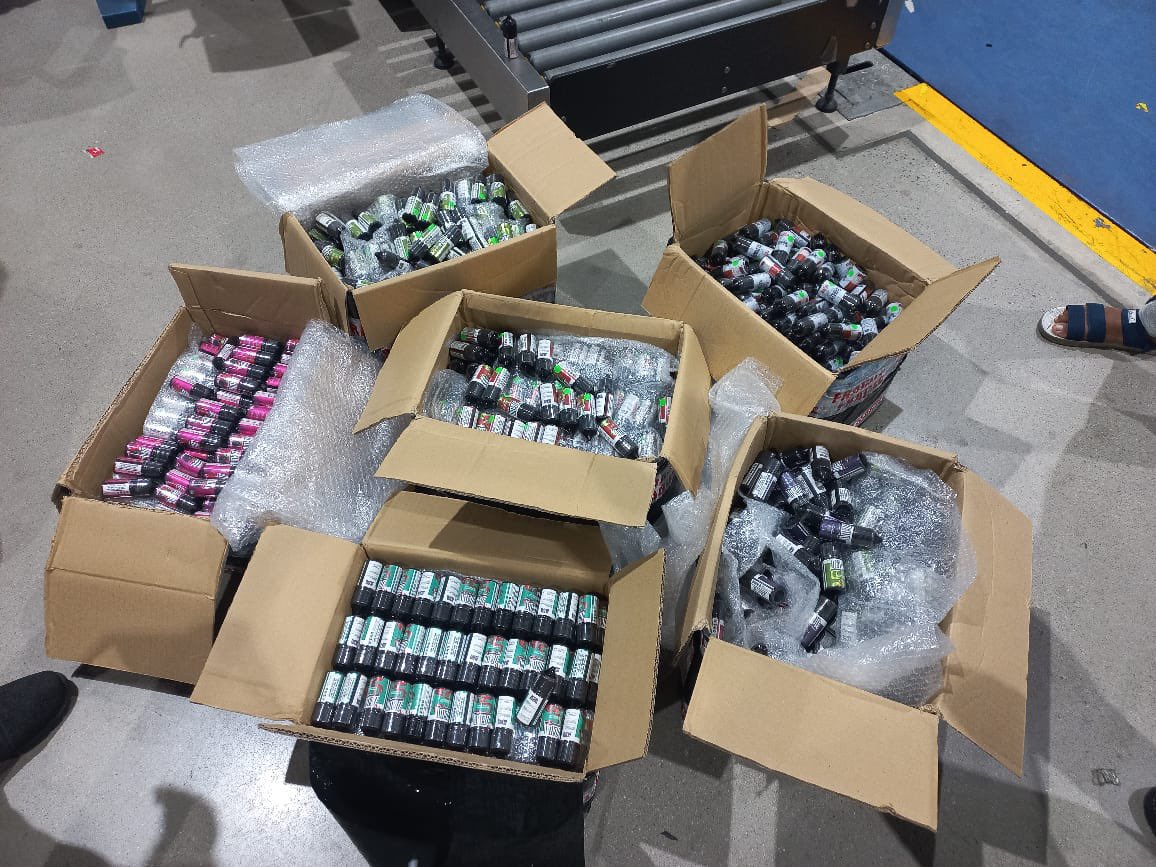 Dhaadhi dhemmeaku “Vape Oil” ge namugai raajjeah ethere kurevunu masthuvaathaketheege baavathehkamahvaa Cannabis alhaafaivaa shipmenteh <a href="/CustomsMv/">Maldives Customs Service</a> in hifahattaifi. Mi ee Raees <a href="/MMuizzu/">Dr Mohamed Muizzu</a> miadhu nengevi decision nangavan jehunu emme bodu eh sababu.