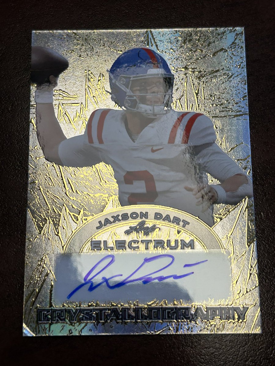 rickhosey's tweet photo. @Leaf_Cards Just hit the 1/1 Electrum Jaxson Dart Crystallography and the corner is peeling off of it. Super disappointed. Can you replace it? https://t.co/IbJrKJSZ9u