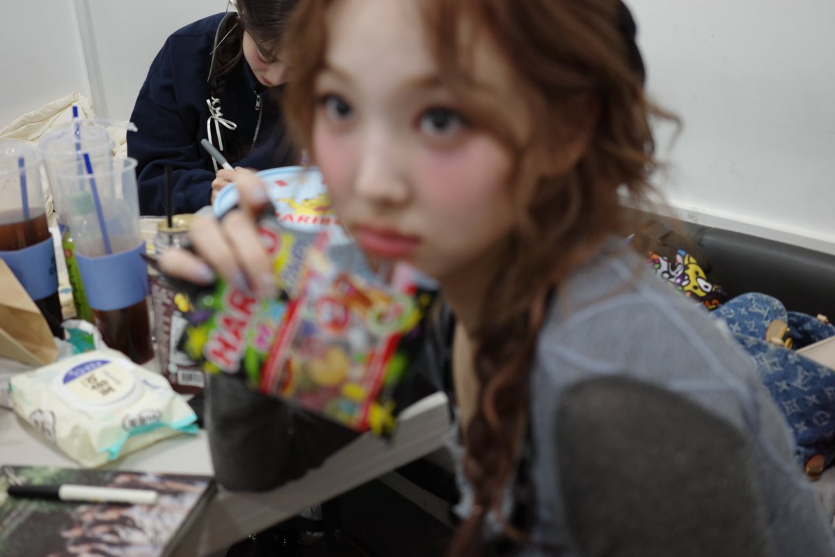 nayeon tweet media