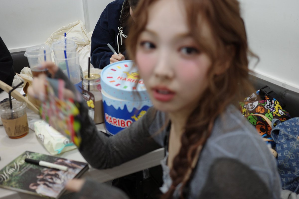 nayeon tweet media