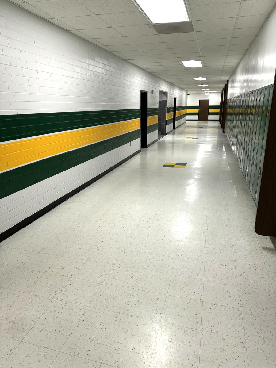 Flo1Schools's tweet photo. While the Sneed Squires were away on Intersession, the Fortress was renovated! We think students are going to love the painted white hallways with the #greenandgold accents that brighten up the school and the renovated bathroom. #StudentsFirst #SneedSquires #F1SBuilds https://t.co/7minCmG11H