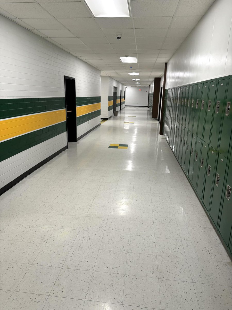 Flo1Schools's tweet photo. While the Sneed Squires were away on Intersession, the Fortress was renovated! We think students are going to love the painted white hallways with the #greenandgold accents that brighten up the school and the renovated bathroom. #StudentsFirst #SneedSquires #F1SBuilds https://t.co/7minCmG11H