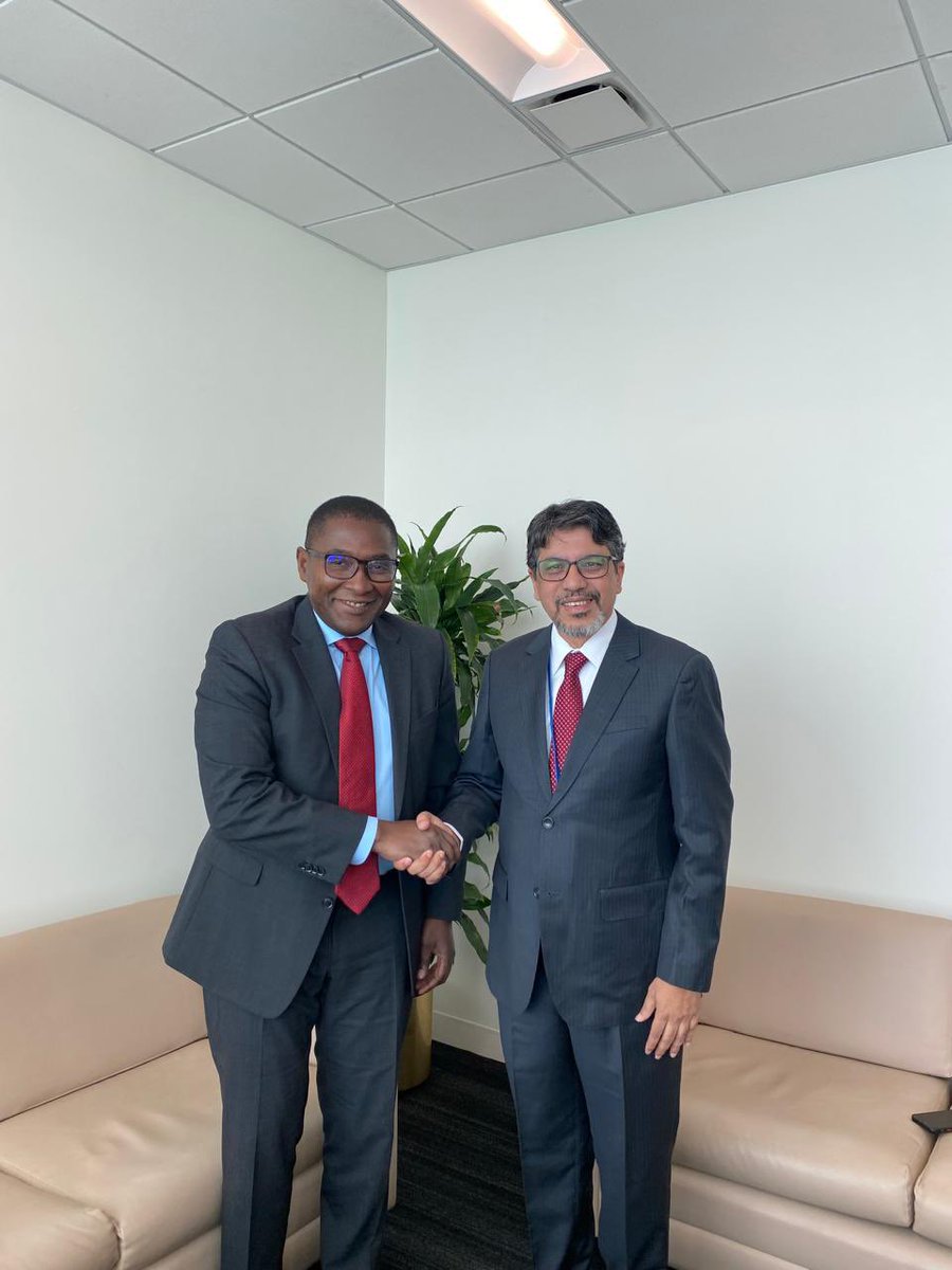 BDMOFA's tweet image. Foreign Secretary Md. Jashim Uddin met @SelwinHart, Special Adviser to @antonioguterres &amp;amp; ASG for #ClimateAction at @UN today. Highlighted 🇧🇩’s continued leadership on #ClimateAdaptation and raised concerns about #HumanMobility as a major #ClimateChallenge.