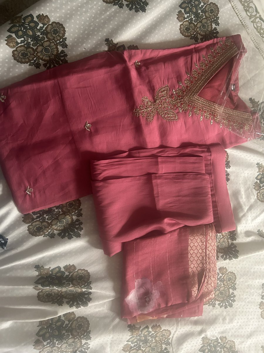 PreetiPraj61616's tweet photo. #myntra I ordered product which is completely different and now when I want to return they need photos of everything and this product itself came without tag and now they says there is no tag how to identify, #myntra you make people fool and do fraud with their hard earned money. https://t.co/4B2dpcCtwq