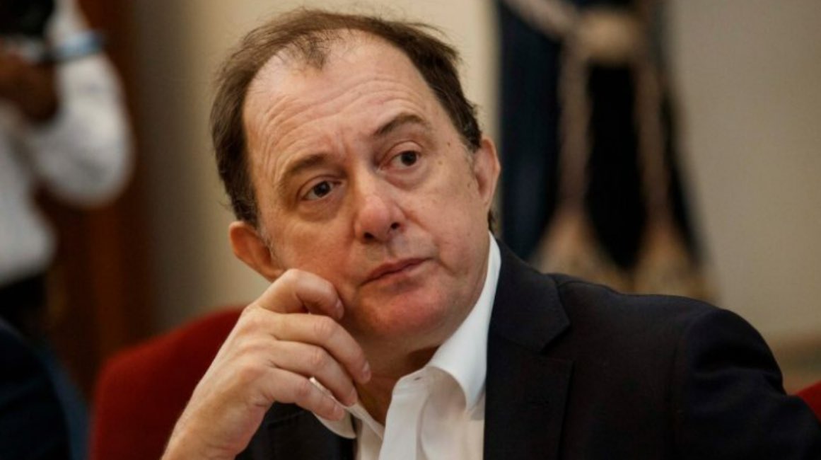 vinanosevende's tweet photo. El candidato, que posee más de 1.500 millones de pesos en propiedades (una en Viña del Mar y dos en Las Condes), participa en una consultora y una inmobiliaria. Esto lo hace capaz de considerar la propuesta de Iván Poduje de donar la mitad de su sueldo. Abro hilo. https://t.co/pPRGl4gNMi
