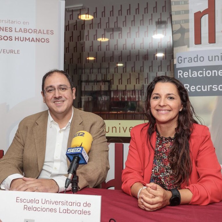 Este jueves 17 se celebrará el Solemne Acto de Apertura del nuevo curso académico 2024/2025 🎓

La concejala de Relaciones con la Universidad, Elizabeth Belda, y el director de la Escuela de Relaciones Laborales de Elda (EURLE), José Ángel Camisón, presentaron el acto