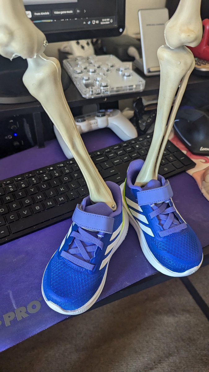 New shoe goofing 😋