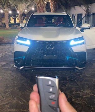 بختار حسابين من التغريدة هذي 
      هدية "سيارات " جاهزين 
         موعدنا بعد الساعه 12 
رتويت للتغريدة + لايك❤️ + تعليق بنقطه👌
#يزيد_الراجحي #ختام_شاعر_القمه