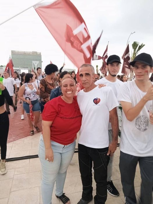 AMPPCHabana's tweet photo. Autoridades del municipio #CentroHabana @FajardoPteCH y @AlbertyLin39361 presentes en la marcha para exigir el levantamiento del genocidio Israelí contra #Palestina.
#PalestinaNoEstáSola 
#CubaPorLaPaz https://t.co/wXAI6rwo06