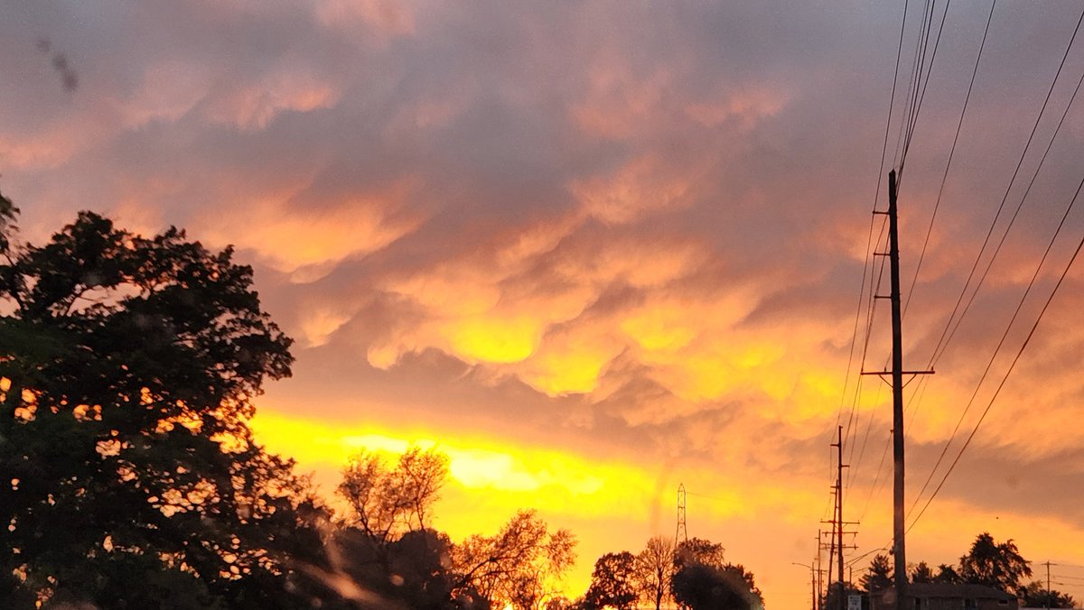EEigenbrod's tweet photo. @Weatherman2519 the autumn sky from Pekin
Ellen
Mason City https://t.co/sV0Fp9OWnx