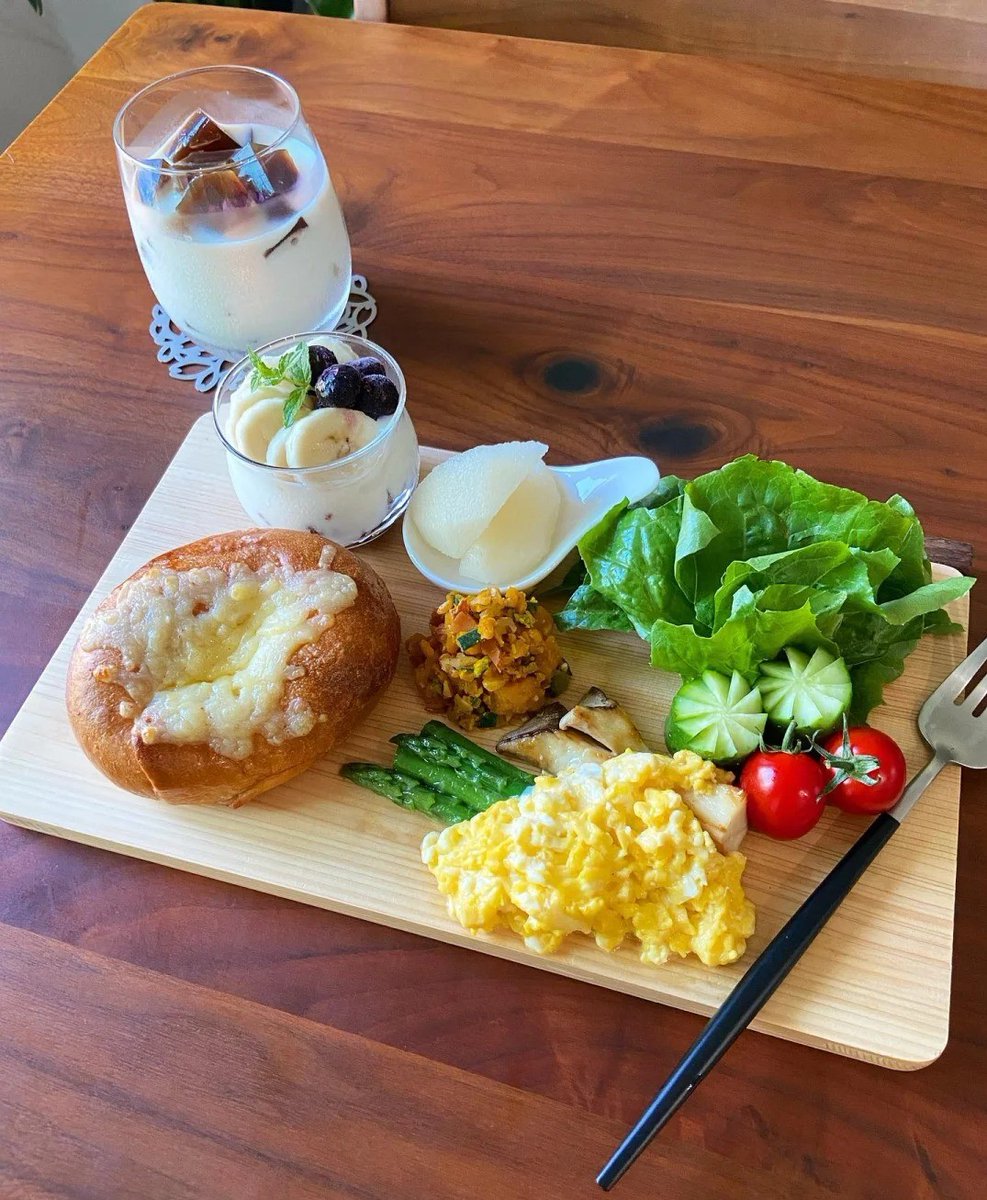 あなたが毎日目覚めるのが目覚まし時計ではなく、栄養価の高いおいしい朝食であることを願っています。
人生を愛し、美しさを愛し、そして自分自身をもっと愛してください。