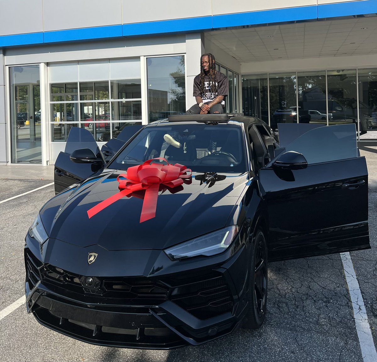 srt_hall's tweet image. I Just Want To Say Thank You GOD 🙇🏽‍♂️ Because I Did It! I Bought My Dream Car My First Lamb Truck Today‼️ From Walking In The PROJECTS To Ridding Around In A Foreign 🙌🏾🙌🏾🙌🏾   I DID IT❗️

2022 Lamborghini URUS Truck 🐑🔥
#newestaddition #lamborghini #motivation