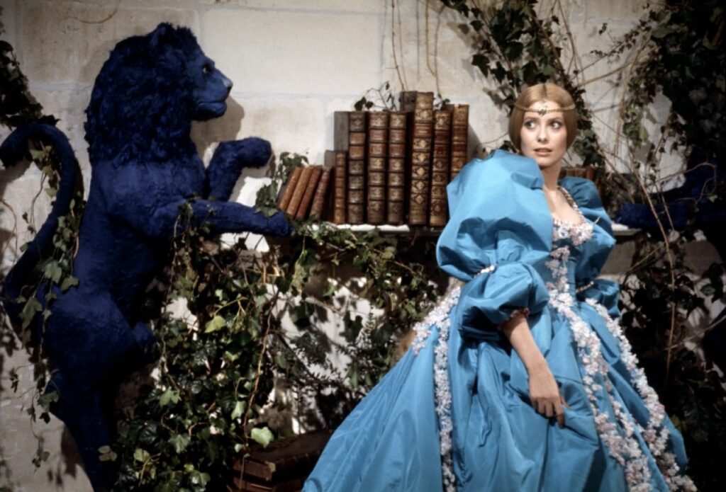 vikare06's tweet image. The beautiful french fantasy musical "Donkey Skin" (1970) directed by Jacques Demy, shot on Kodak Eastmancolor