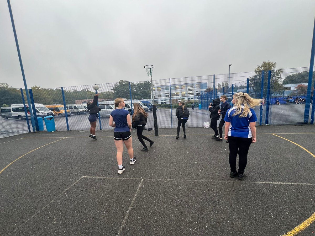 14/10/24 @thewavellschool The Year 10 Girls Netball team finished a respectable 3rd place in Pool C with 2 wins and 2 losses. 

Thank you to all students who played 😊