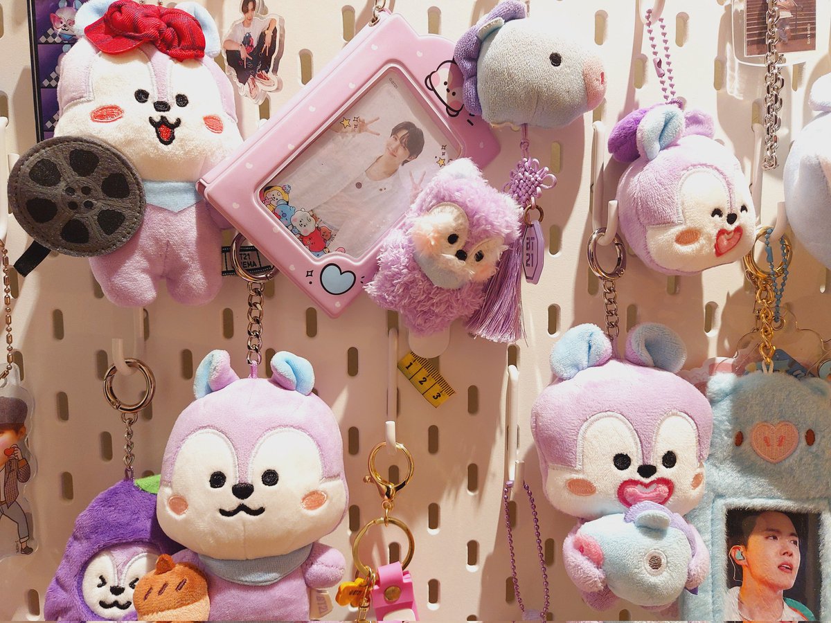 whalien_kosmos's tweet image. D3 just hanging around til Hobi comes back 
#jhope_countdown #WaitingForHOPE #To_Be_Continued_1017