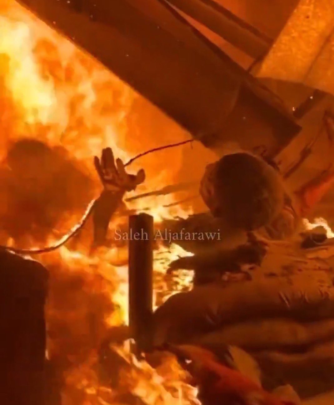 GZ4Cl1xXQAACik0?format=jpg&name=large