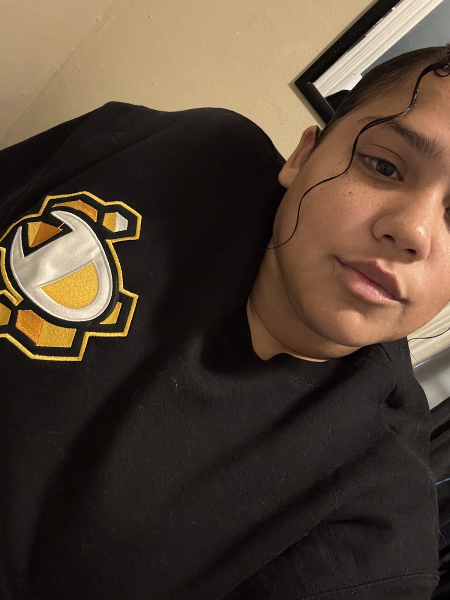 Pokemonbae01's tweet image. It’s that time of year again #SweaterWeather 🥰 #codeHIVE