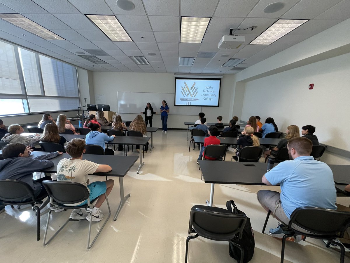 spa_noqo's tweet photo. 8th grade students @HeritageMiddle1 toured @waketechcc to learn about academic programs and @College_Promise dual enrollment program.  @CTEforNC @RTennie @lhmiles2 @jw4lker @mason_roderick @WakeEdNews @ncpublicschools https://t.co/gAAYitEFkd