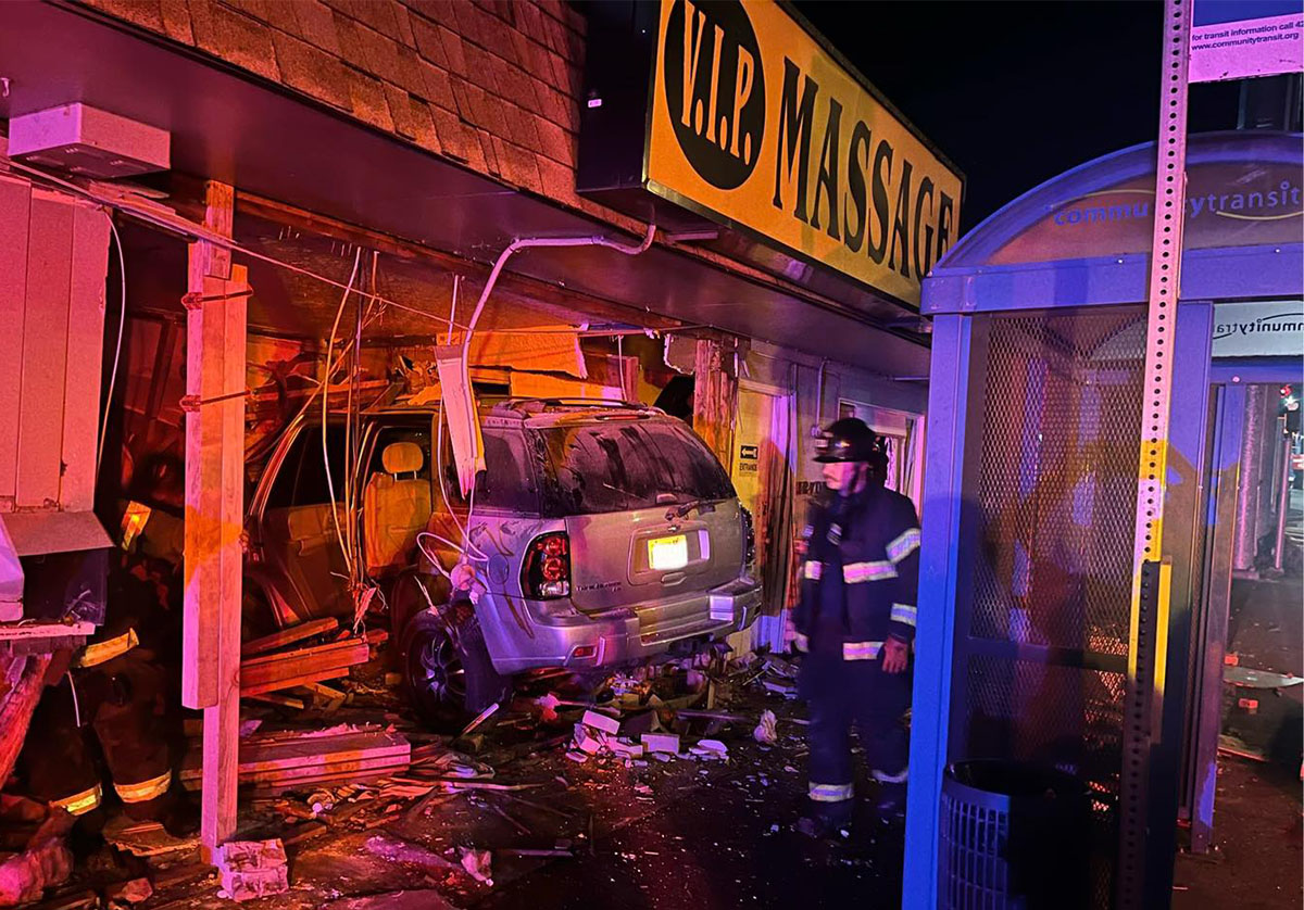 MyEverettNews's tweet photo. Chevy Trail Blazes Through Massage Parlor in Everett: https://t.co/d97QJiN5tB #everett #carvsbuilding #captionthis https://t.co/7jiC48FpJt