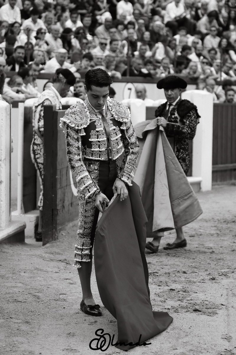SOlmedo_'s tweet photo. El pasado 5 de septiembre, por un problema en la cámara, creí haber perdido todas las fotos de la alternativa de Mario Navas, hoy las he recuperado.

Esta foto es la primera que le hice, en torero, tras haber tomado la alternativa. La primera de muchas. #MarioNavas https://t.co/PLAG4aQPm2