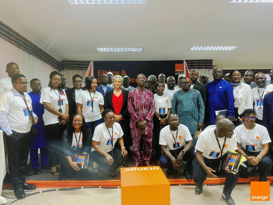 Très ravie d’avoir célébré ce jour, aux côtés des autorités, la #ComplianceDay chez <a href="/OrangeBurkina/">Orange Burkina Faso</a>. Un moment important pour renforcer nos engagements en faveur de la tolérance zéro à l’égard de la corruption, et une occasion de rappeler l’existence de notre dispositif d’alerte.