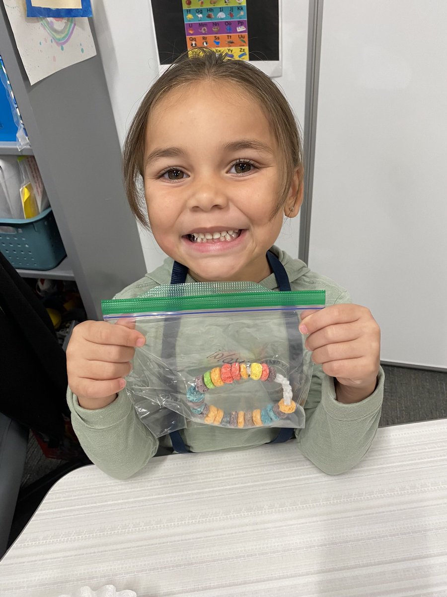 We loved learning all about friendship and how to be a kind friend—we even made friendship bracelets 🩷🩷 #OwlAboutTheBest <a href="/cfisdmcgown/">@cfisdmcgown</a> <a href="/CFISDPK1/">cfisdprimary</a>