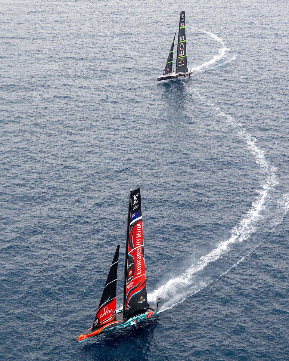 omegawatches's tweet image. In Race 4, Emirates Team New Zealand capitalized on their superior foil control, gliding over the water with remarkable speed. Their mastery at balancing power and precision pushed them far ahead.

#AmericasCup 
#OMEGAOfficialTimeKeeper
@EmiratesTeamNZ