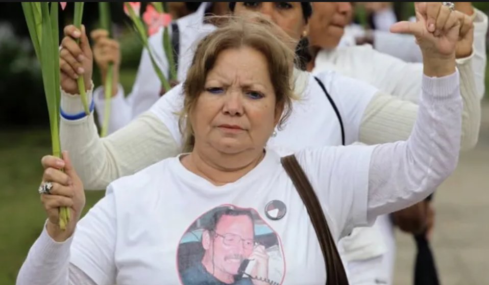 cubaNtransicion's tweet photo. 13 años desde la muerte de Laura Pollán, líder de las Damas de Blanco, en extrañas circunstancias.
Hoy las Damas de Blanco, bajo el liderazgo de Berta Soler, continúan dando un ejemplo de dignidad al mundo.
#LauraVive #LadiesInWhite #DamasDeBlanco #BertaSoler https://t.co/QUoNxBe1ig