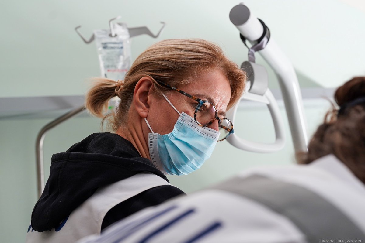 ActuSamu's tweet photo. [ ActuSAMU - Immersion ] : ➡️ Immersion #SAMU13, Acte 1 :

🩺 Ce #SAMU à vocation régionale dispose de professionnels de santé diversifiés, qualifiés au service de NOTRE santé ! 

📸 Baptiste, photographe #ActuSAMU 

@FouziaHeireche @yannbubien @aphm_actu https://t.co/PknnkZvtRO